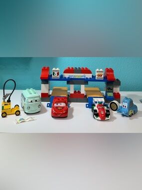 Lego Duplo Cars 2 The Pit Stop Set #5829 McQueen Filmore Francesco Guido